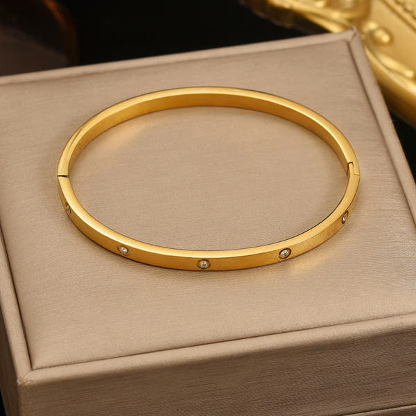 Golden Glow — 18K Gold-Plated Minimalist Bracelet
