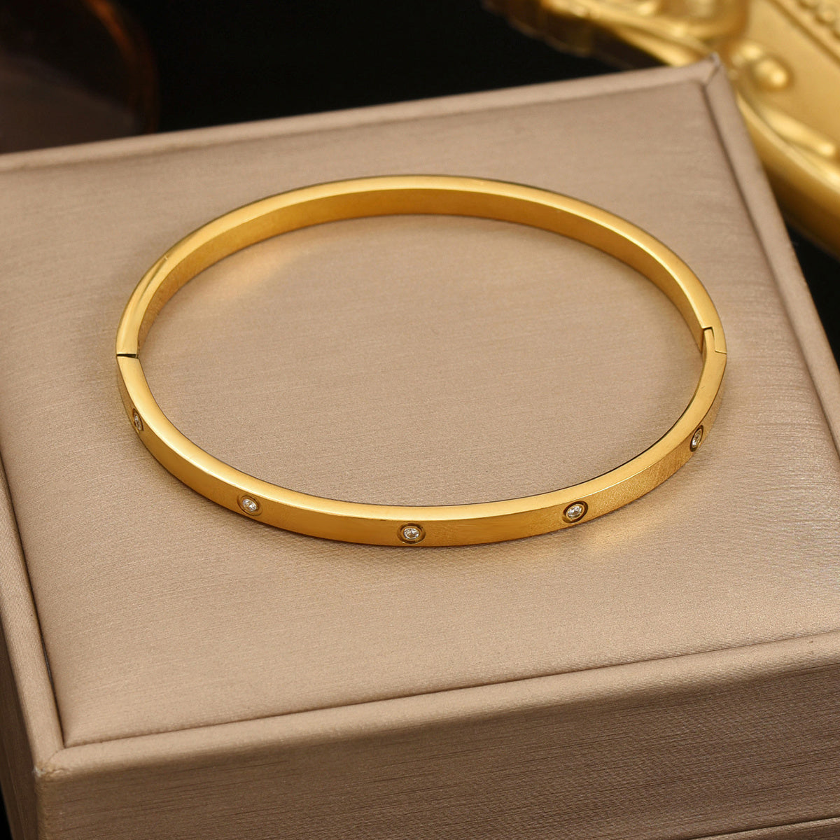 Golden Glow — 18K Gold-Plated Minimalist Bracelet