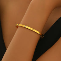 Golden Glow — 18K Gold-Plated Minimalist Bracelet